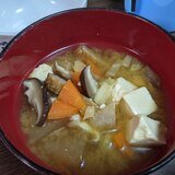 椎茸と人参と大根と豆腐の味噌汁